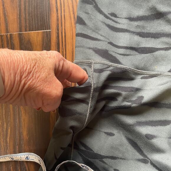 Athleta Salutation Stash High Rise 7/8 Length Leggings Pockets - Picture 4 of 9